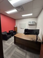 8113 Ridgepoint Dr, Irving, TX for lease Interior Photo- Image 2 of 12