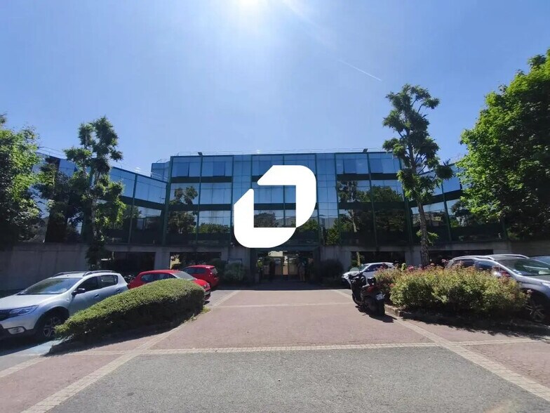 Office in Rosny-sous-Bois for lease - Building Photo - Image 1 of 5