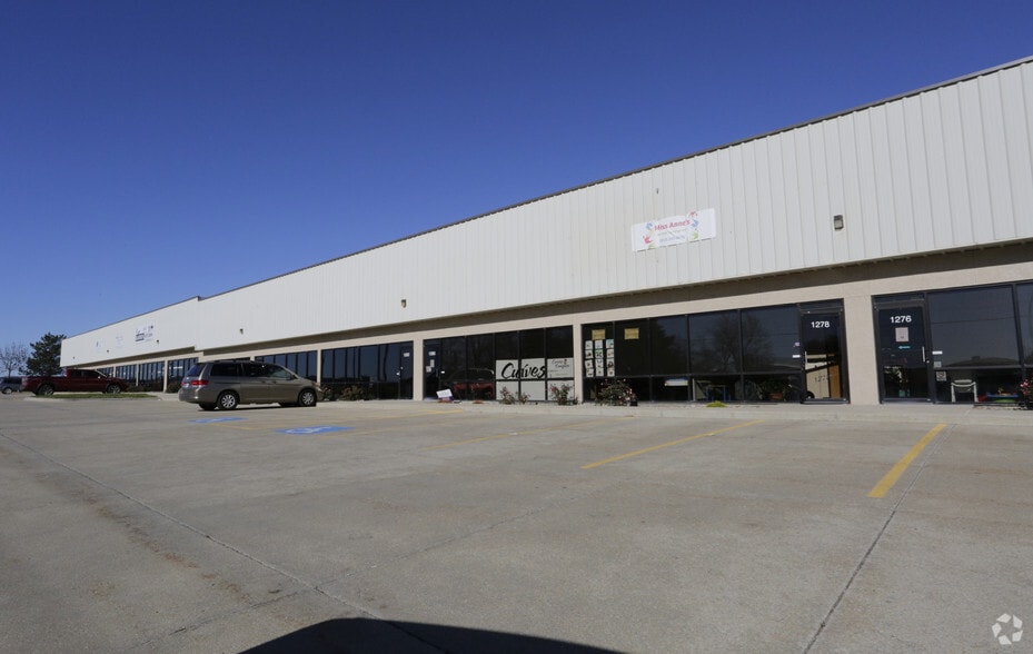 1276-1298 Eisenhower Rd, Leavenworth, KS for lease - Building Photo - Image 3 of 5