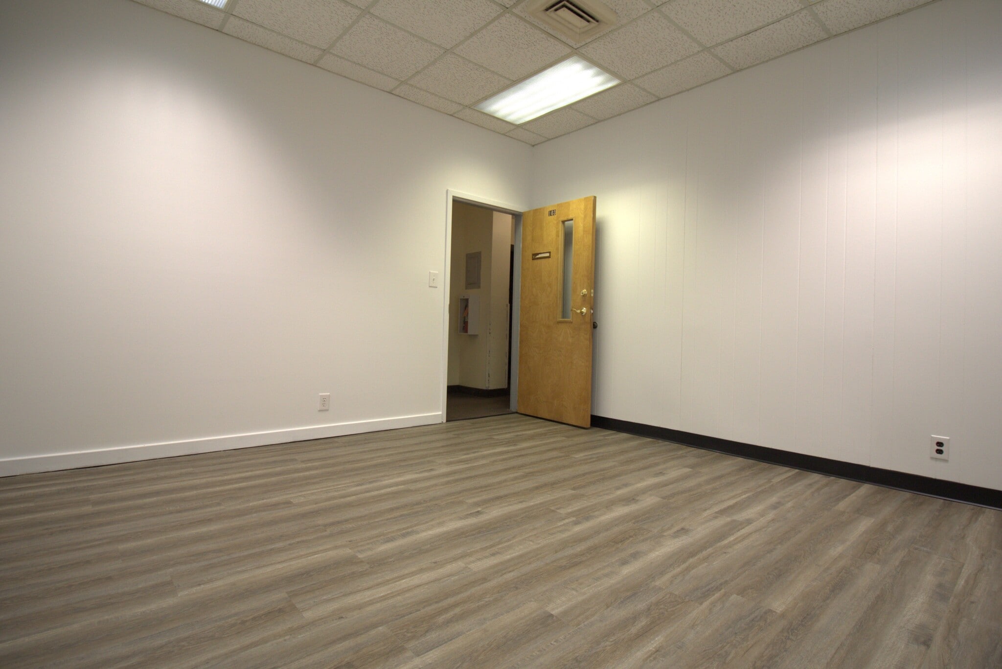 127-133 W Michigan Ave, Ypsilanti, MI for lease Interior Photo- Image 1 of 3
