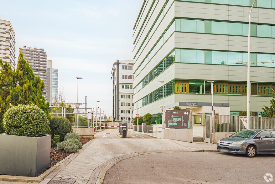 Avenida de Manoteras, 20D, Madrid, Madrid à louer - Photo du bâtiment - Image 3 de 3