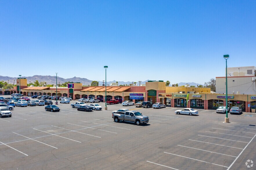 6000-6076 S Central Ave, Phoenix, AZ à louer - Photo du bâtiment - Image 3 de 4