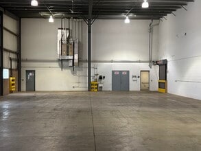 325 Meadowlands Blvd, Washington, PA for lease Interior Photo- Image 1 of 9