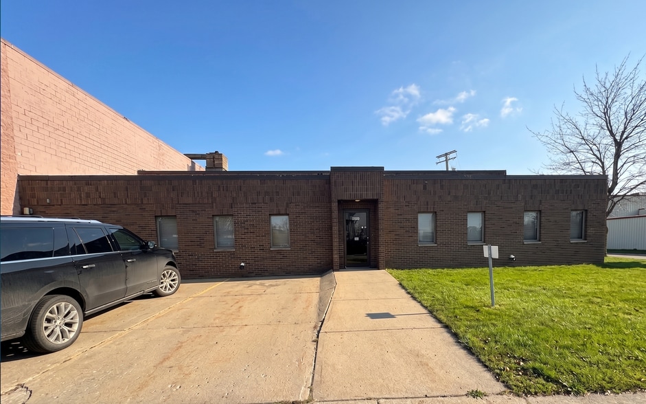 2104 Cypress St, Port Huron, MI for sale - Building Photo - Image 2 of 10