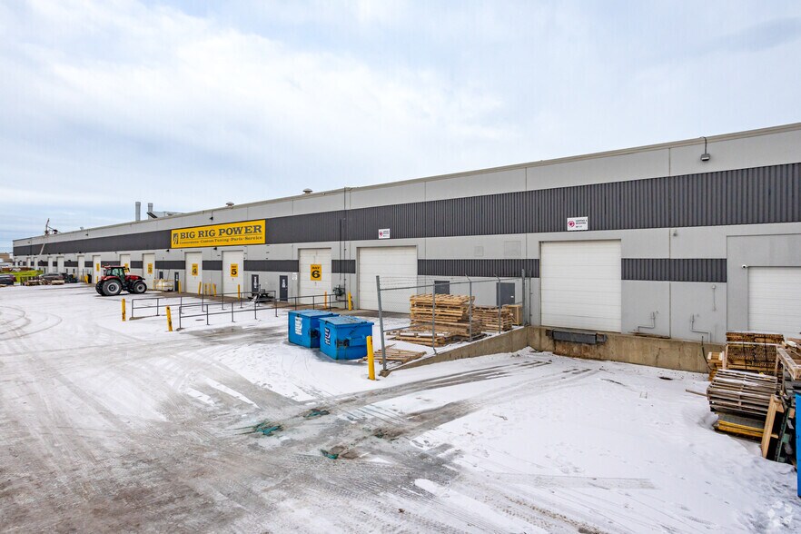 15403-15535 115A Av NW, Edmonton, AB à louer - Photo du bâtiment - Image 3 de 6