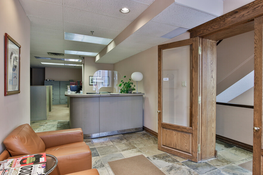 65 Granby St, Toronto, ON for lease - Interior Photo - Image 3 of 6