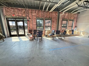 225 River Centre Landing, Jasper, IN for lease Interior Photo- Image 2 of 4