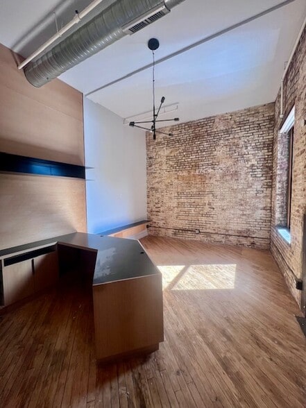 231 Front St, Brooklyn, NY for lease - Interior Photo - Image 3 of 24