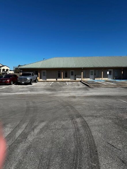 3201 S Medford Dr, Lufkin, TX à louer - Photo du bâtiment - Image 3 de 5