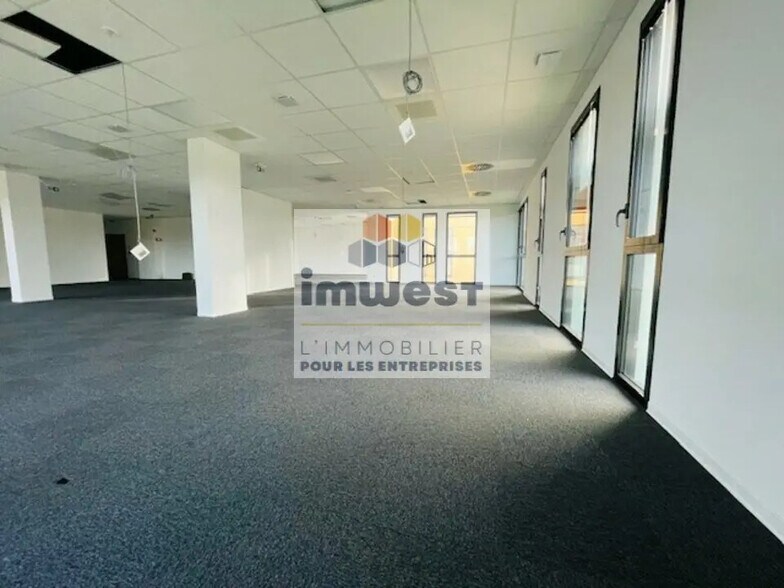 Office in Rennes for lease - Building Photo - Image 1 of 7
