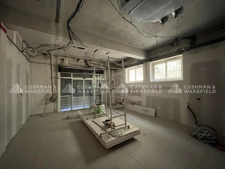 1 Avenue Des Pins, Marseille for sale - Interior Photo - Image 2 of 20