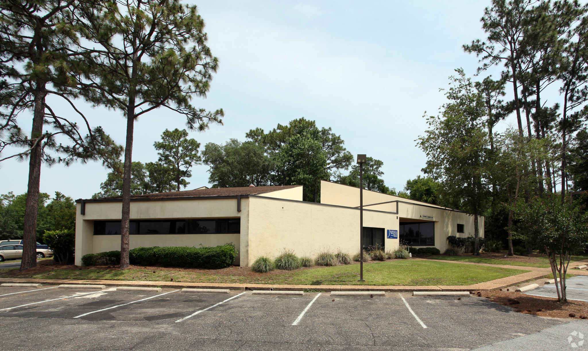 1100 Airport Blvd, Pensacola, FL for sale Primary Photo- Image 1 of 1