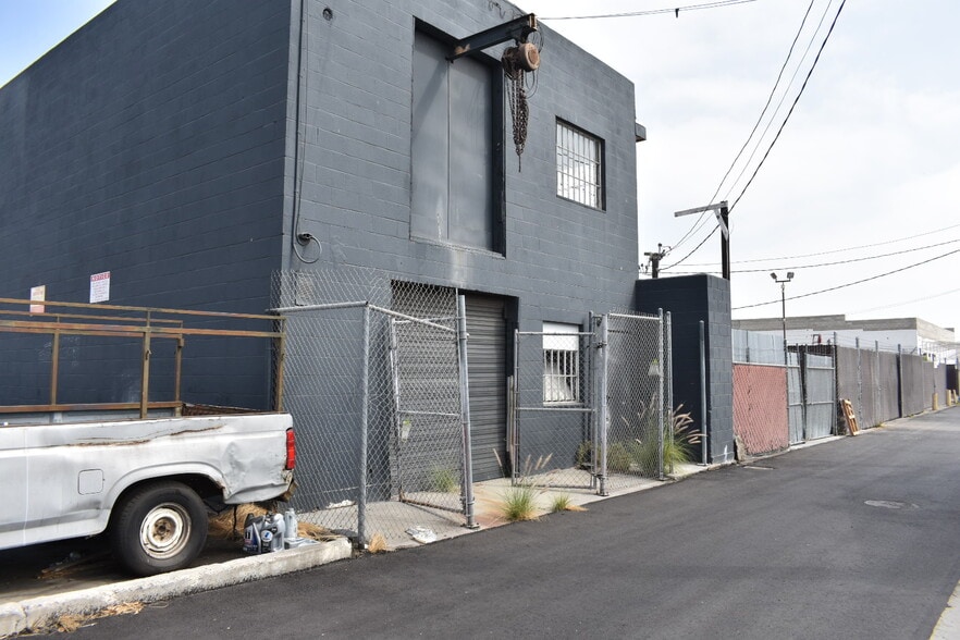 5318-5322 E Washington Blvd, Commerce, CA for lease - Building Photo - Image 2 of 10