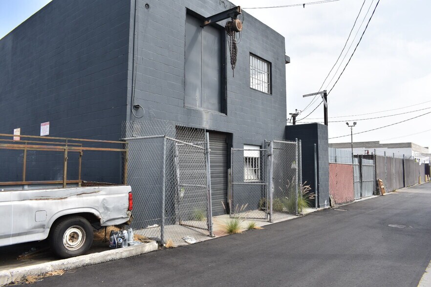 5318-5322 E Washington Blvd, Commerce, CA à louer - Photo du bâtiment - Image 2 de 10