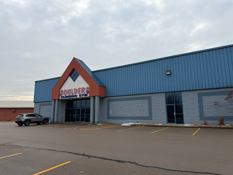 3964-3980 Commercial Ave, Madison, WI for lease - Primary Photo - Image 1 of 4