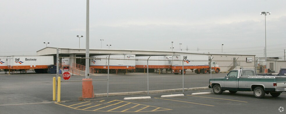 4111 NE Loop 410, San Antonio, TX for lease - Building Photo - Image 2 of 3