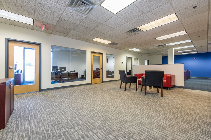 2099 Monroe Dr NE, Atlanta, GA for lease - Building Photo - Image 2 of 11