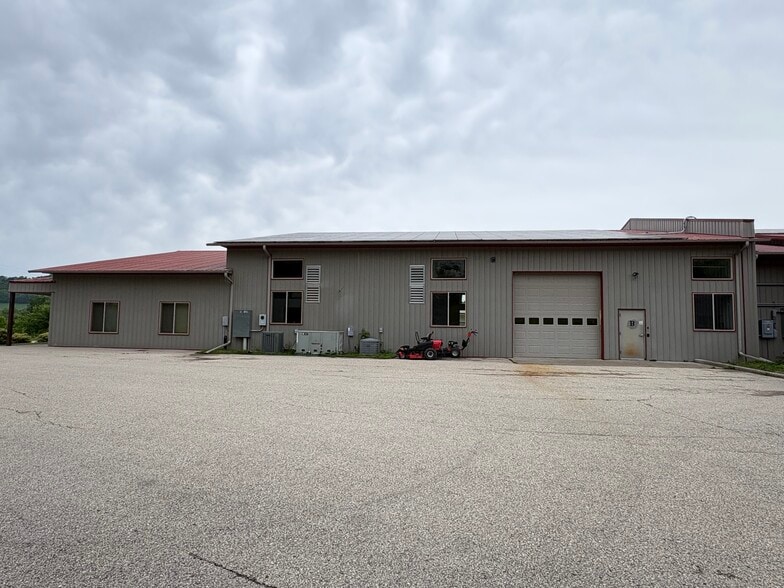 150 Jack Berg Ln, Coon Valley, WI for lease - Building Photo - Image 2 of 9