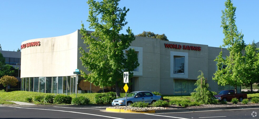 5798 Stoneridge Mall Rd, Pleasanton, CA à louer - Photo du bâtiment - Image 3 de 3