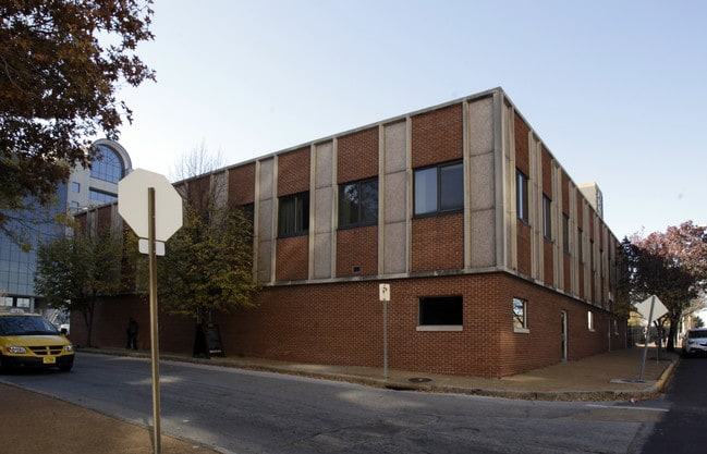 Plus de détails pour 2700-2708 Olive St, Saint Louis, MO - Local d'activités à louer
