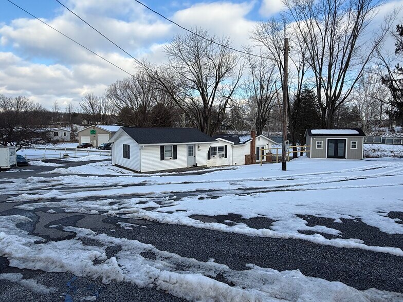 1697 Middleway Pike, Bunker Hill, WV à vendre - Photo du bâtiment - Image 3 de 24