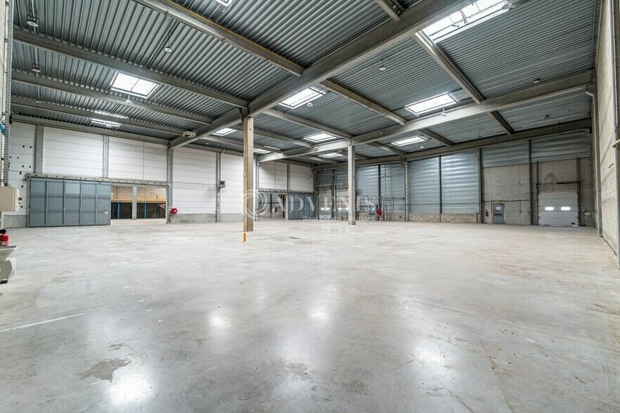 Flex in Combs-la-Ville for lease - Building Photo - Image 2 of 6