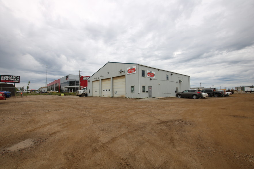 260 MacKay Cres, Fort McMurray, AB à vendre - Photo du bâtiment - Image 2 de 7