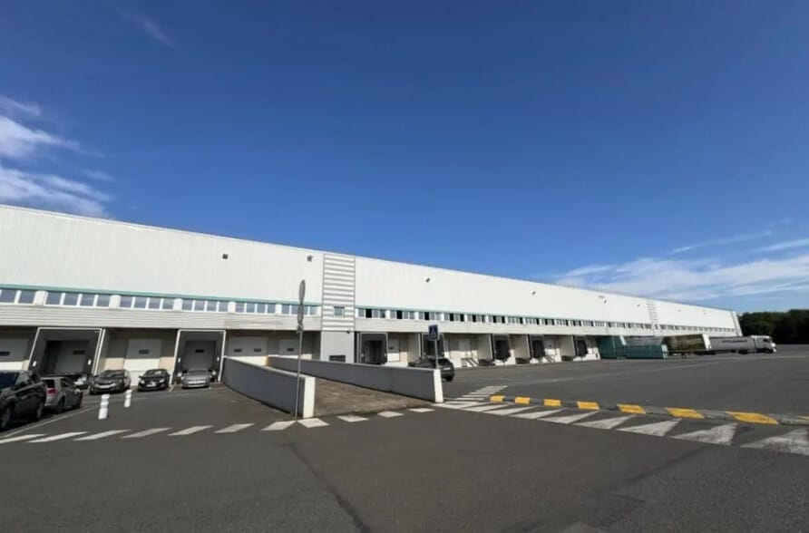 Industrial in Saint-Michel-sur-Orge for lease - Building Photo - Image 2 of 30