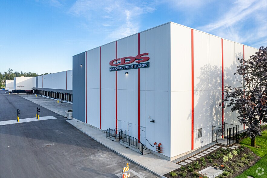 1170 Derwent Way, Delta, BC à louer - Photo du bâtiment - Image 2 de 3