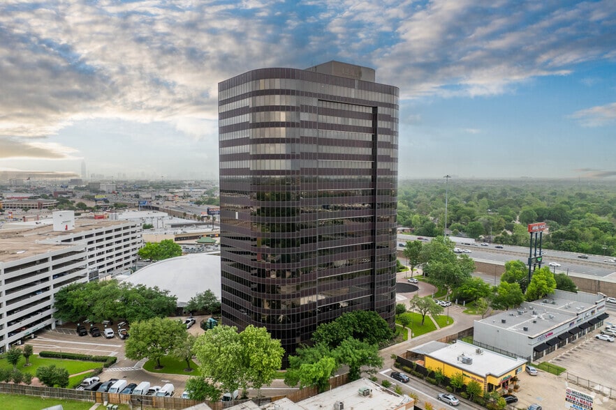 7324 Southwest Fwy, Houston, TX for lease - Building Photo - Image 1 of 17