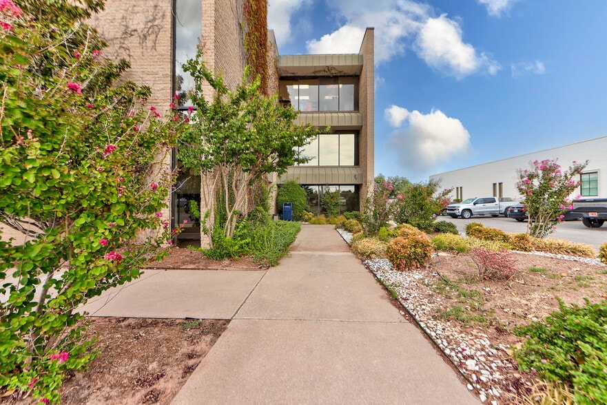 3727 NW 63rd St, Oklahoma City, OK for lease - Building Photo - Image 1 of 26