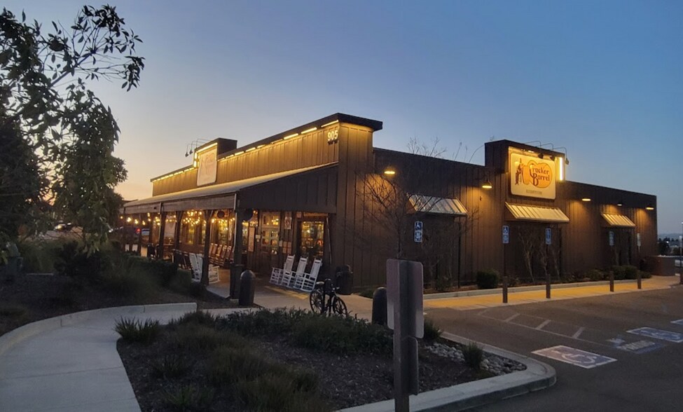 905 E Betteravia Rd, Santa Maria, CA à louer - Photo du bâtiment - Image 2 de 3