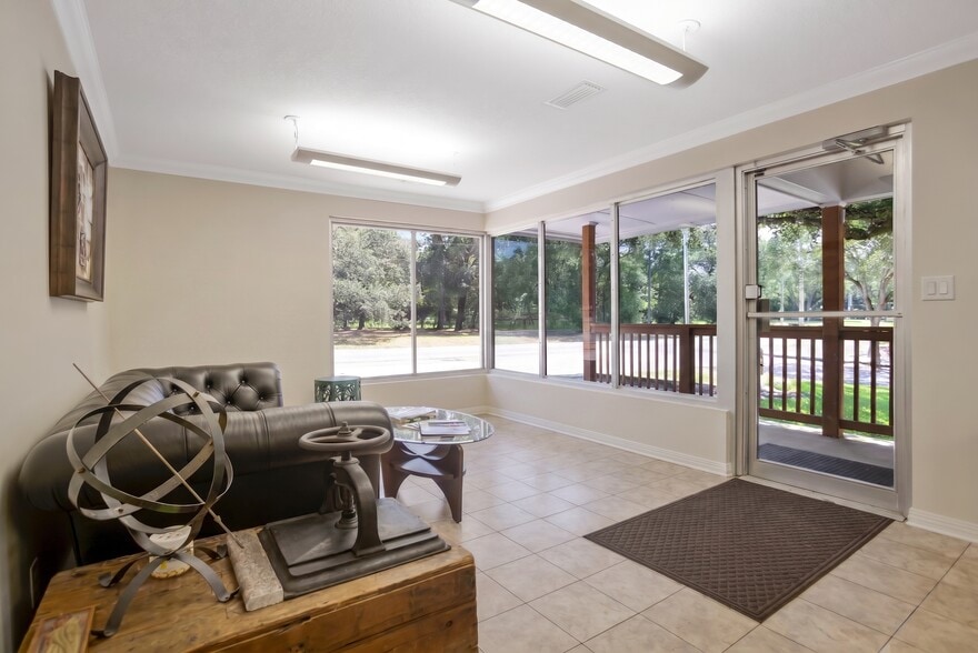 6900 Fairfield Dr, Pensacola, FL for sale - Building Photo - Image 3 of 18