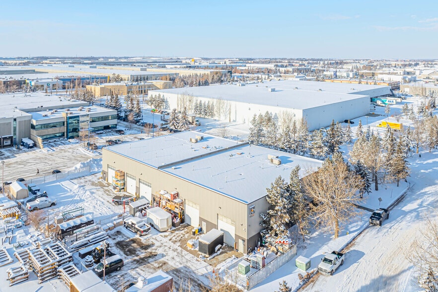 17423-17509 109th Ave NW, Edmonton, AB à louer - Aérien - Image 3 de 4