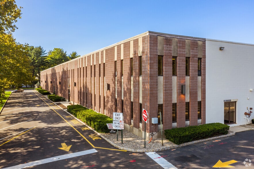 681 Lawlins Park, Wyckoff, NJ for lease - Building Photo - Image 1 of 12