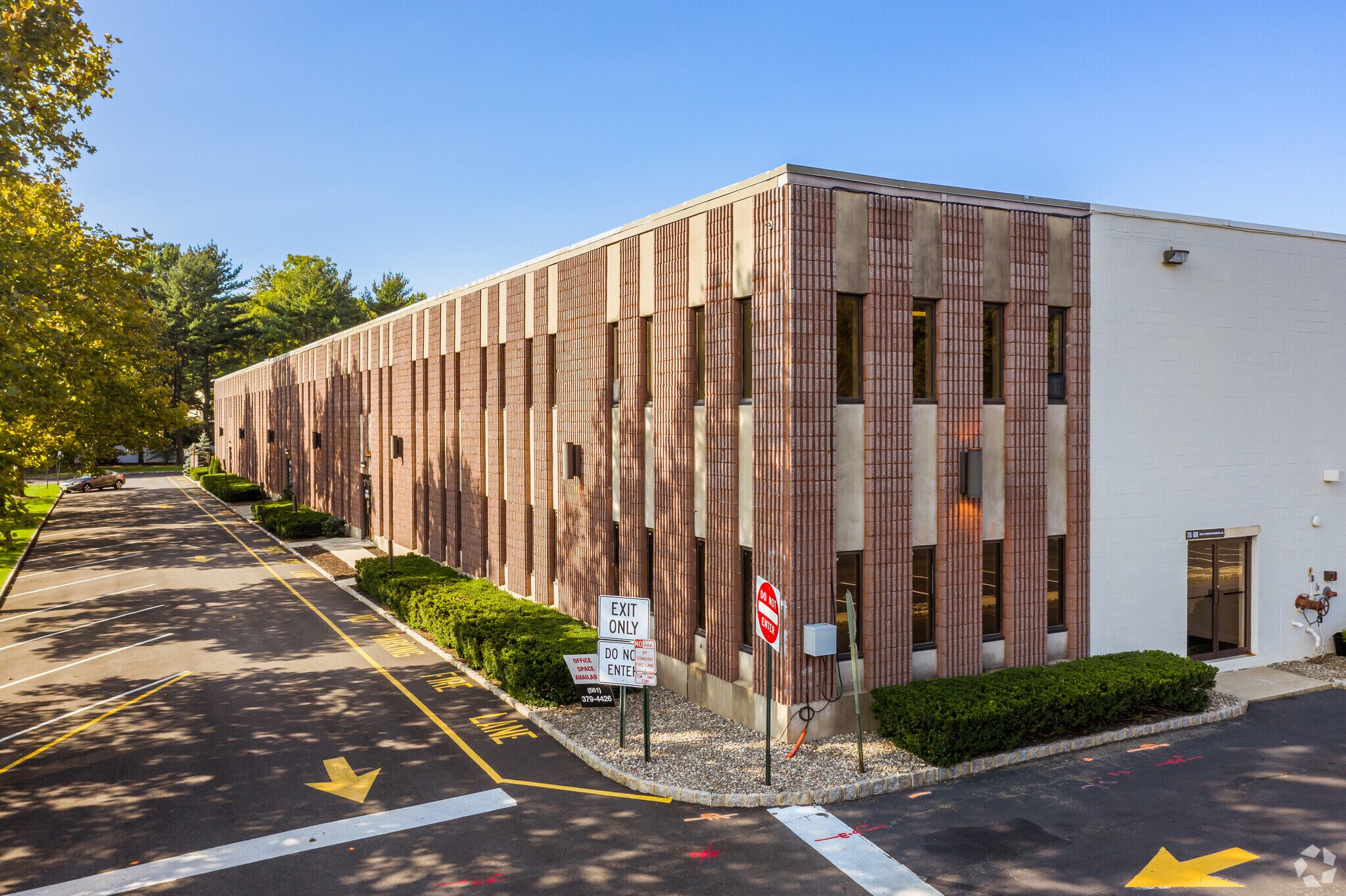 681 Lawlins Park, Wyckoff, NJ à louer Photo du bâtiment- Image 1 de 14