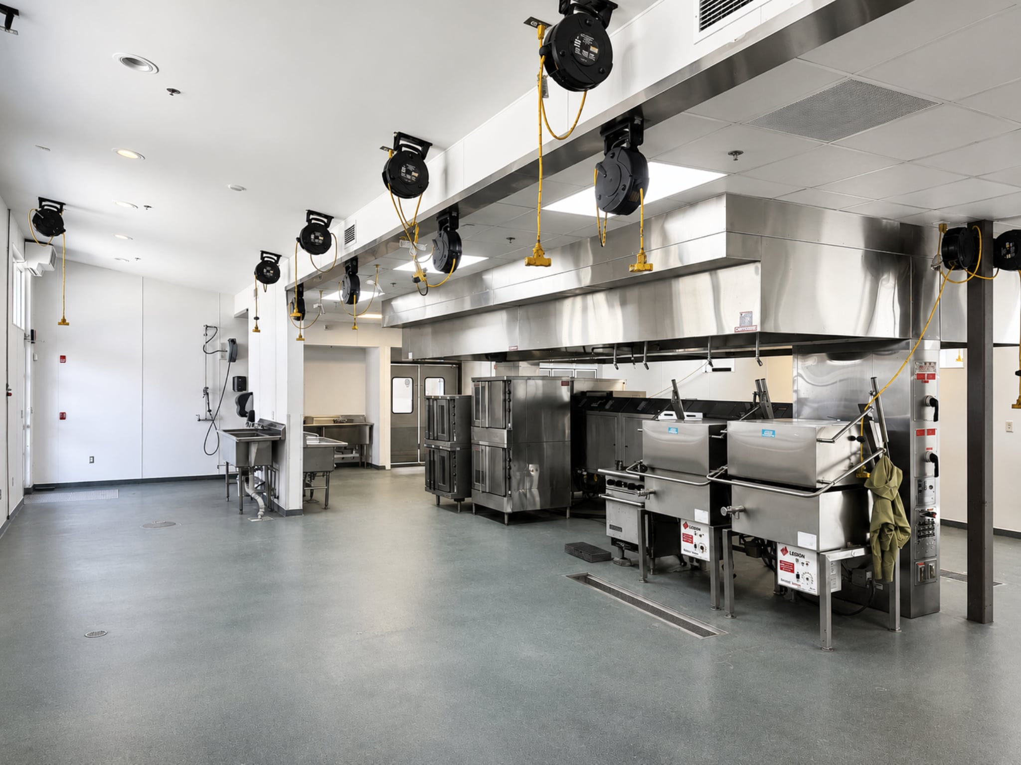 2501 E President St, Savannah, GA for lease Interior Photo- Image 1 of 28