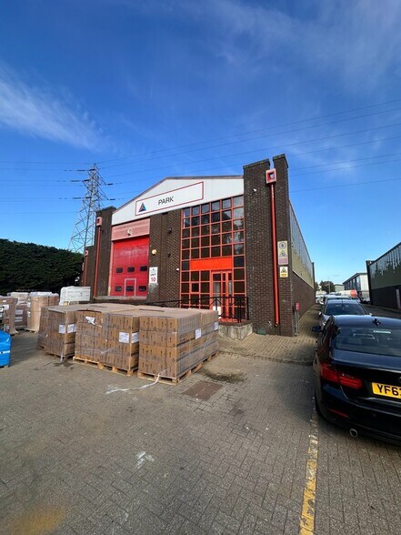 Leacon Rd, Ashford à louer - Photo du bâtiment - Image 2 de 14