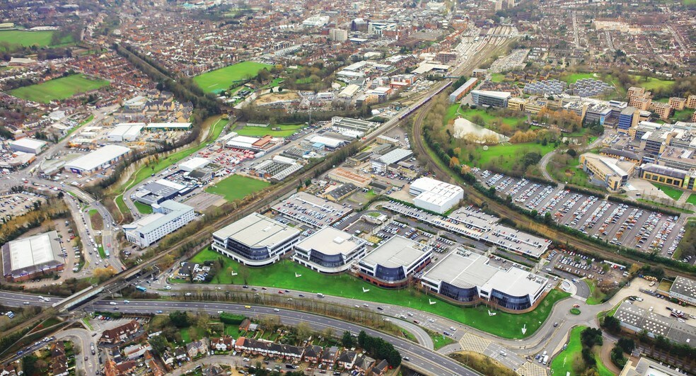 18 Guildford Business Park, Guildford à louer - Aérien - Image 2 de 15