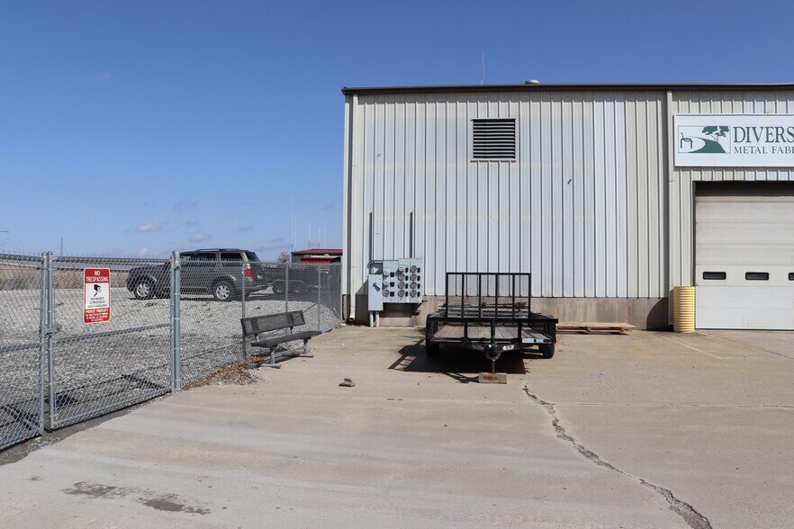 1500 S 169 Hwy, Smithville, MO for lease - Building Photo - Image 3 of 19