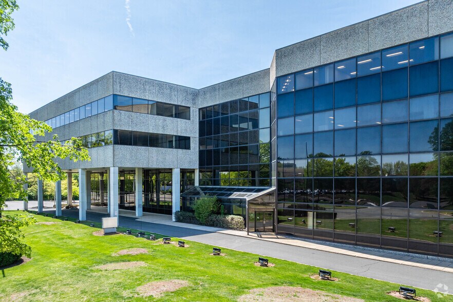 200 Franklin Square Dr, Somerset, NJ à louer - Photo principale - Image 1 de 22