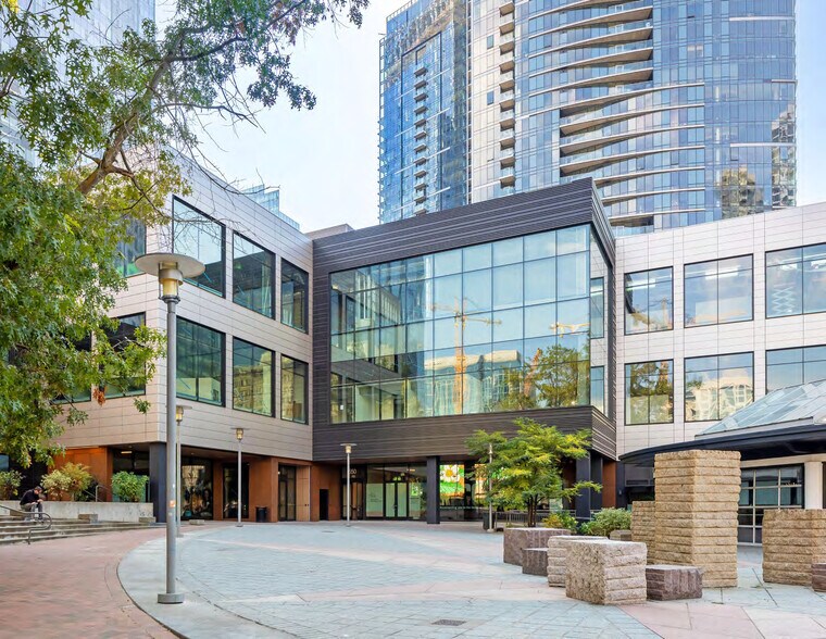550 106th Ave NE, Bellevue, WA à louer - Photo du bâtiment - Image 2 de 19