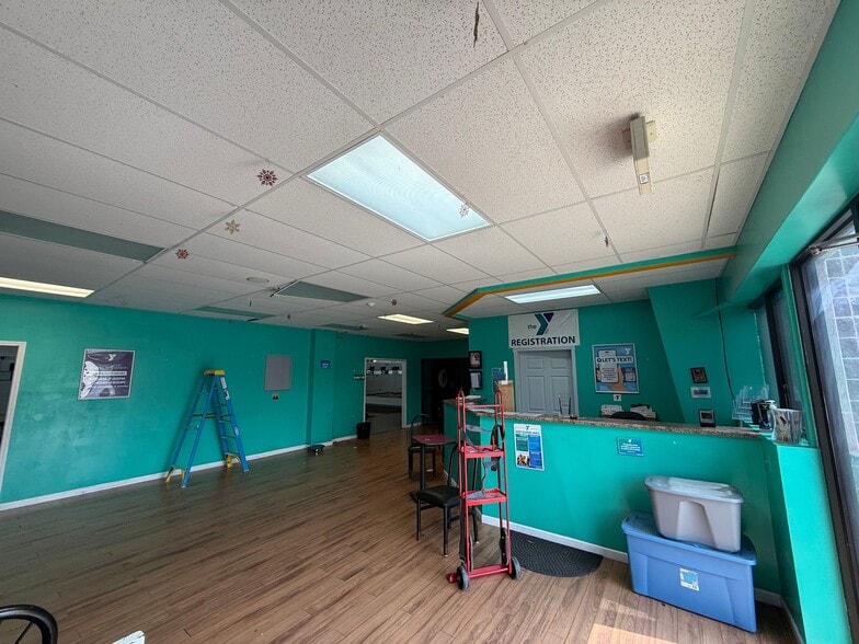 175 Industrial Park Dr, Hollister, MO for sale - Building Photo - Image 3 of 25