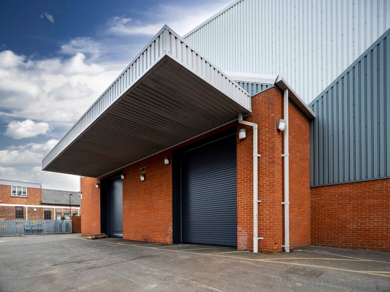 49-53 Standard Rd, London for lease - Building Photo - Image 3 of 9