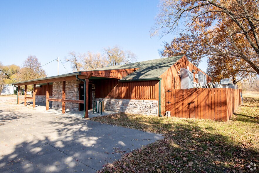 1350 N 3rd St, Lawrence, KS à louer - Photo du bâtiment - Image 2 de 7