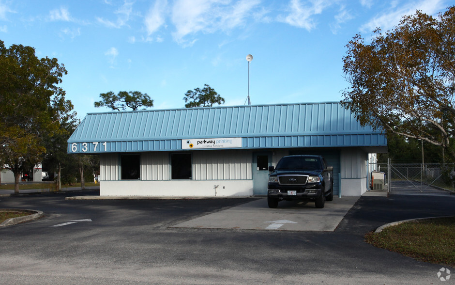 6371 Arc Way, Fort Myers, FL for lease - Building Photo - Image 3 of 10