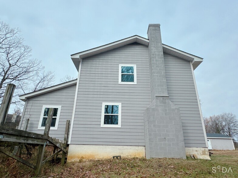 200 Clarke Ct, Fredericksburg, VA à vendre - Photo du bâtiment - Image 3 de 9