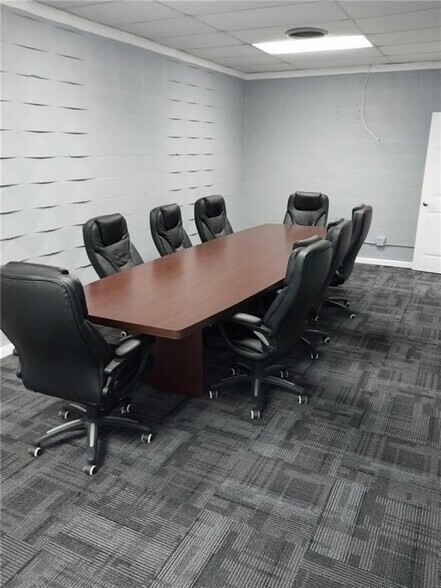 2102 N Oakland Ave, Decatur, IL à vendre - Photo du bâtiment - Image 2 de 13