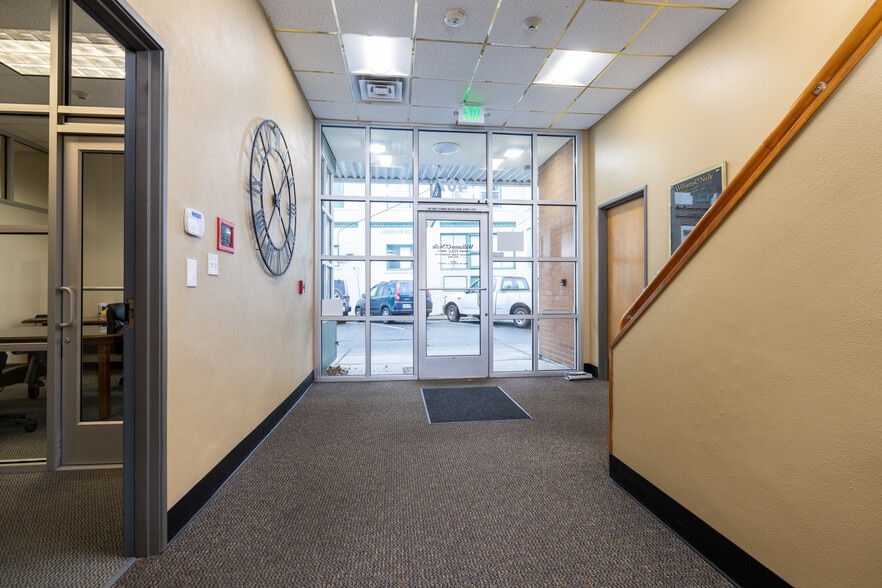407 Pine St, Mount Vernon, WA for lease - Interior Photo - Image 3 of 8