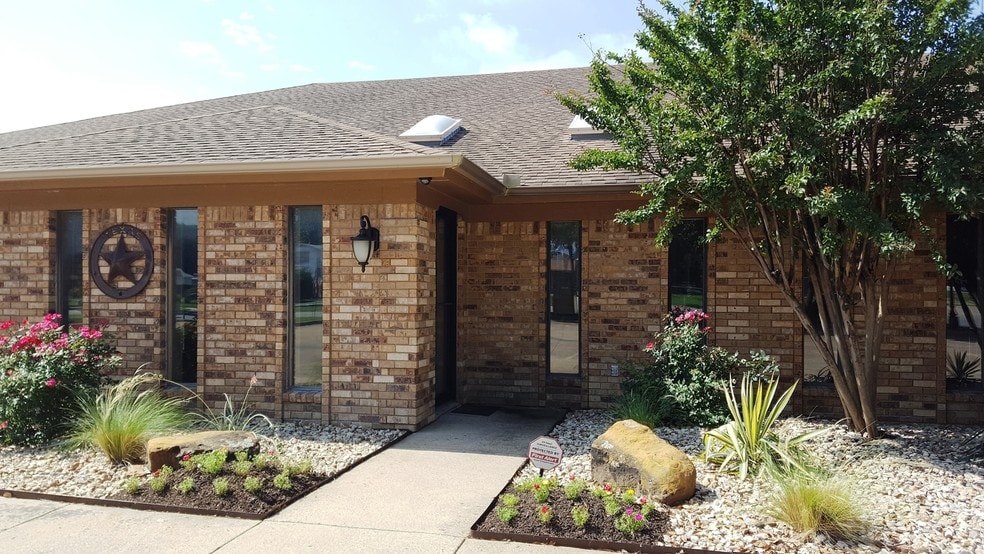 5710 Watauga Rd, Watauga, TX à louer - Photo du bâtiment - Image 3 de 34